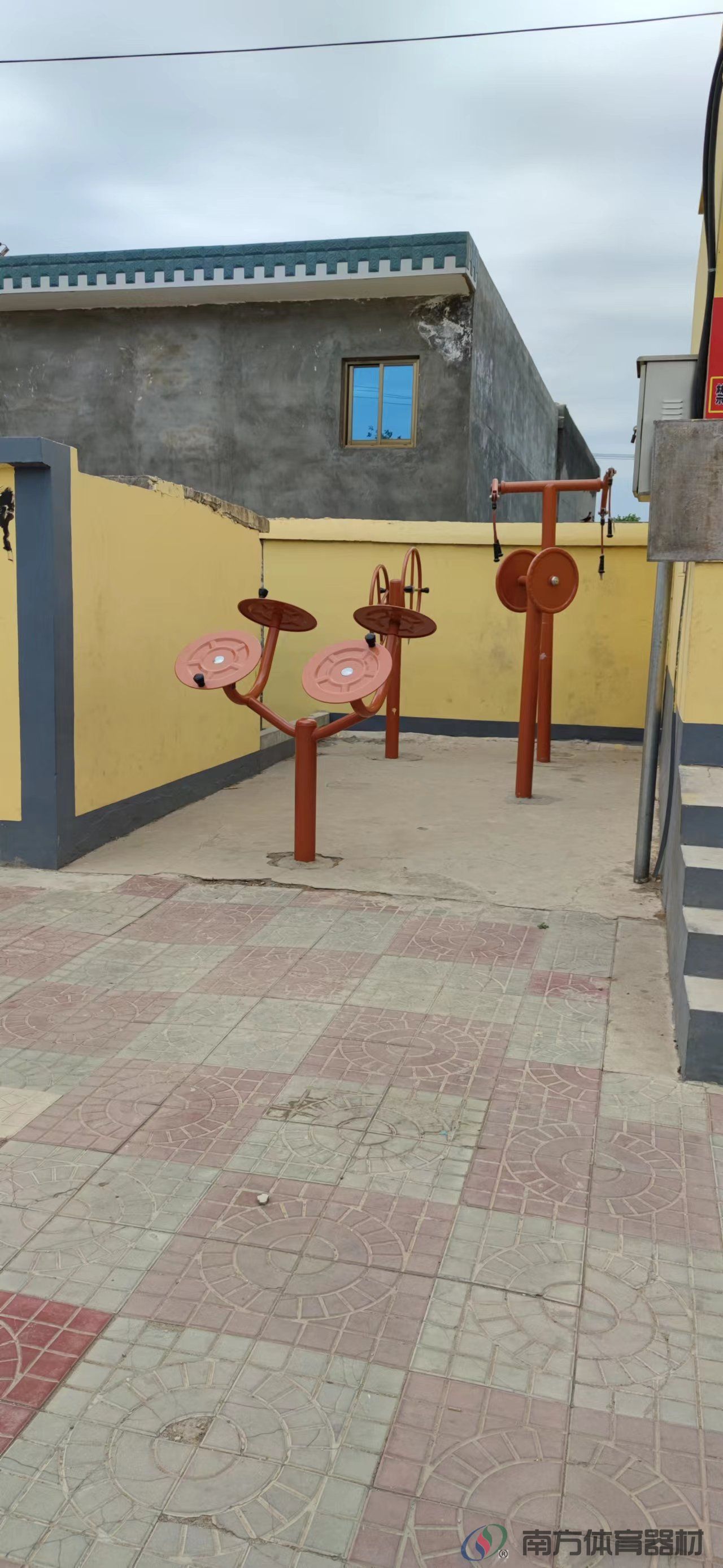 东唐梅村健身广场