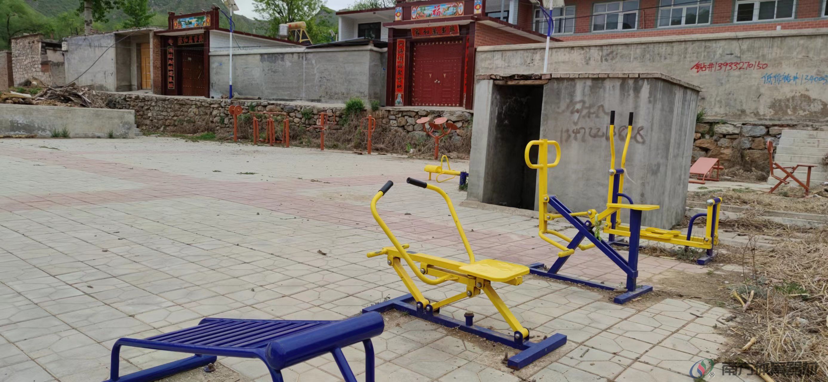 张家庄村健身广场